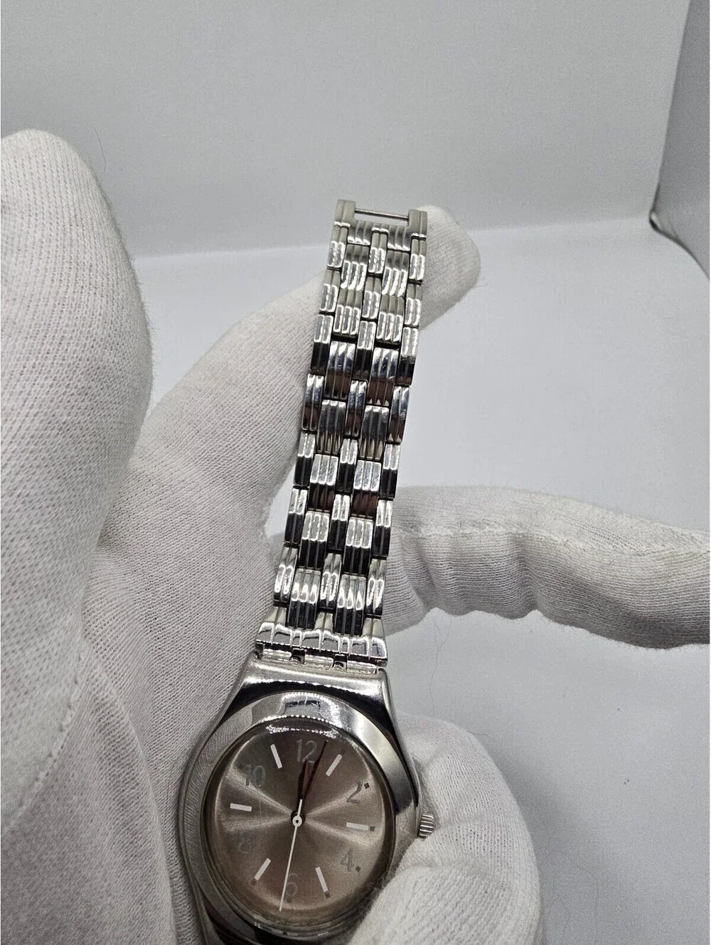 Swatch Irony Signoralia Women’s Quartz Analog Watch Silver Dial Stainless Steel